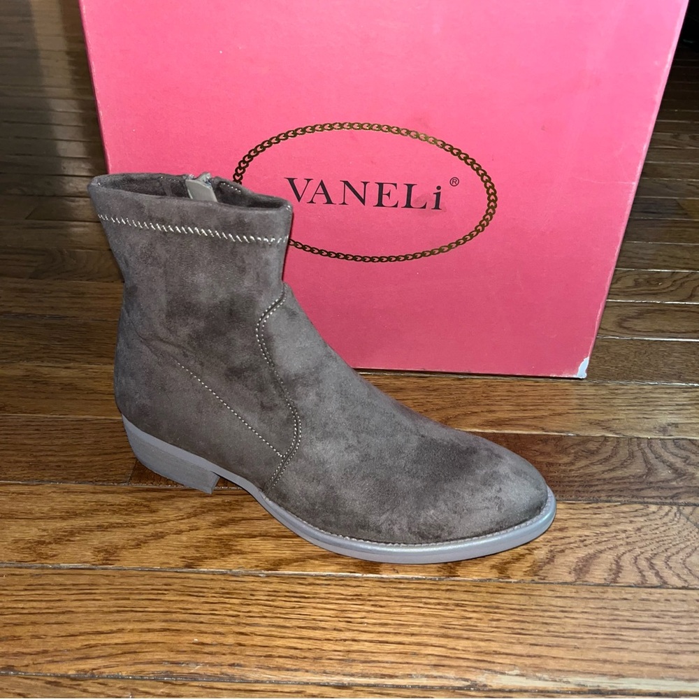 NEW Vaneli Suede Henson Punto Ankle Booties in Brownish Taupe Women’s 7 Narrow